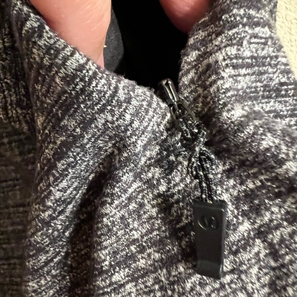 Lululemon Surge Warm 1/2 Zip in Heathered Gray. Like new! - Picture 4 of 8